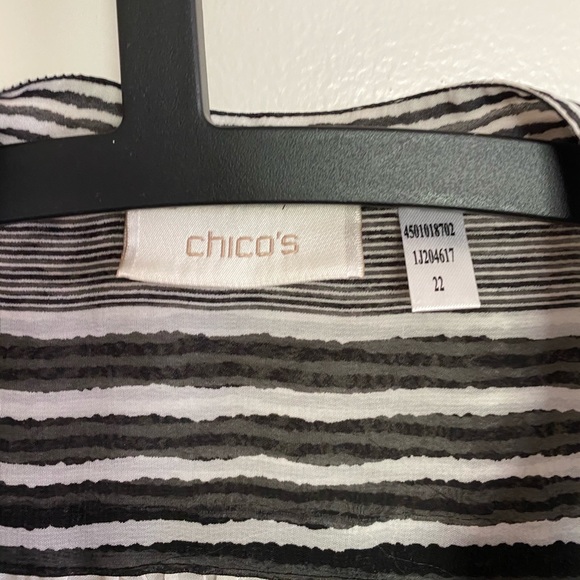 patterned Chico’s tunic blouse - Picture 2 of 3